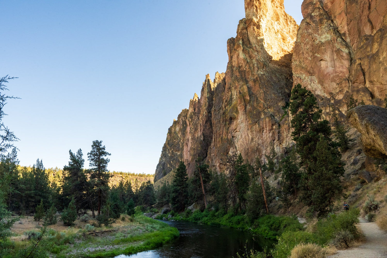 Hiking Smith Rock (Oregon State Park)